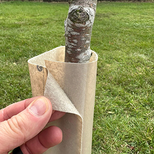 VELCRO® Brand Tree and Shrub Protector 30cm x 60cm VELCRO® Brand Tree and Shrub Protector 30cm x 60cm